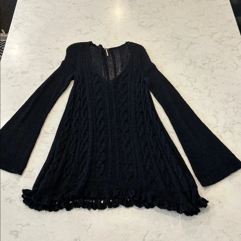 Free People Sweater Alpaca Blend Cable Knit Bell Sleeve Tunic Style Black Medium